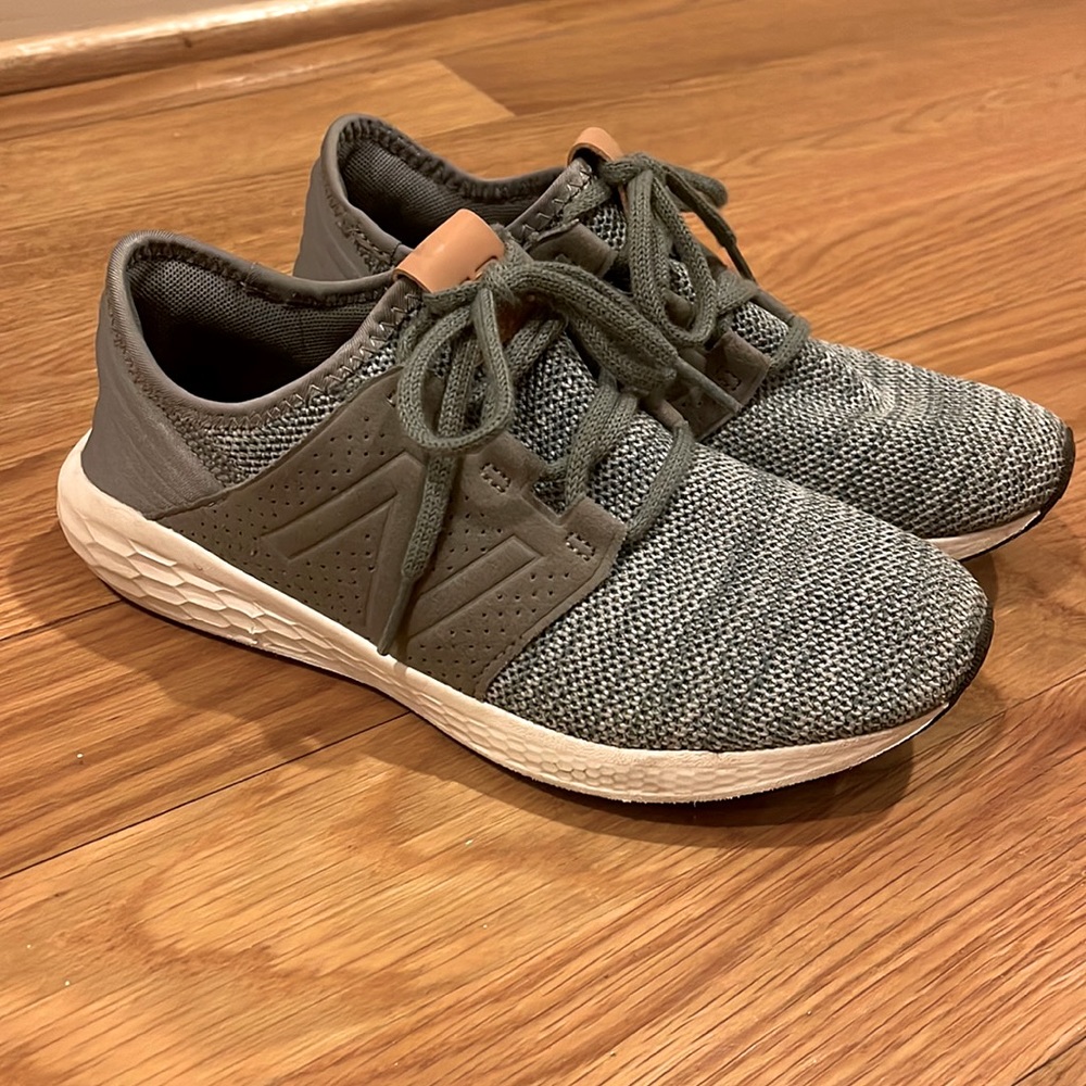 New balance women/girls sneakers size 4 US